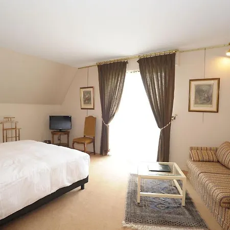 Logis Le Relais De La Poste Hotel Neuvéglise