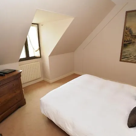 Logis Le Relais De La Poste Hotel 3*